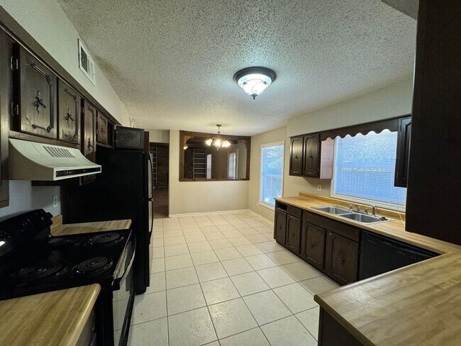 Building Photo - Gulf Breeze - The Oaks - 3 bedroom, 2.5 bathroom