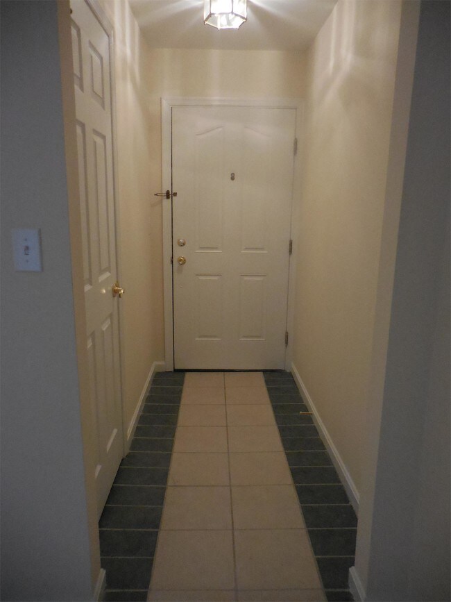Building Photo - Concord Cove Apartments - 1122-11D