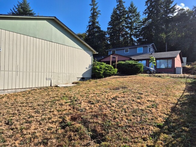 Building Photo - Upgraded 2 Bedroom Duplex Walking Distance...