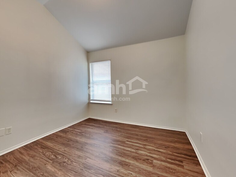 Building Photo - 8065 Plateau Dr