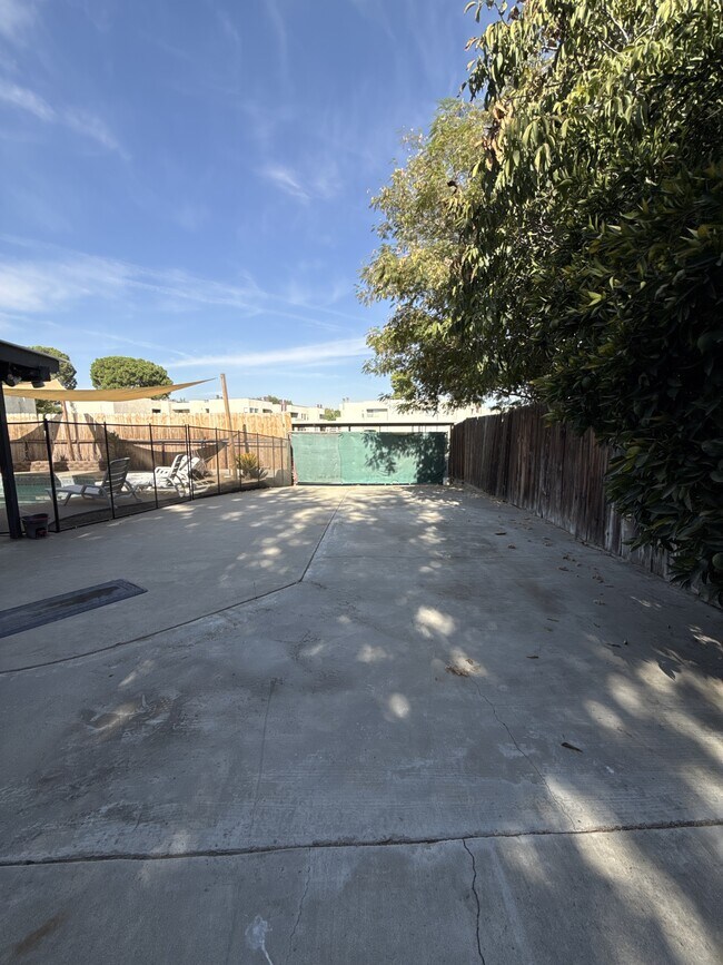 Building Photo - 6504 Edgemont Dr
