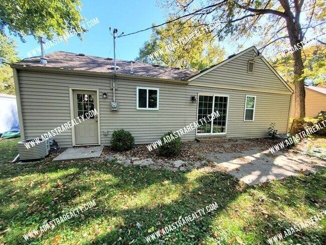 Building Photo - Beautiful Home in Mission, KS-Available NOW!!!