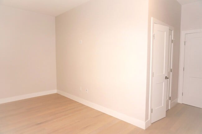 Building Photo - 99 Moody St