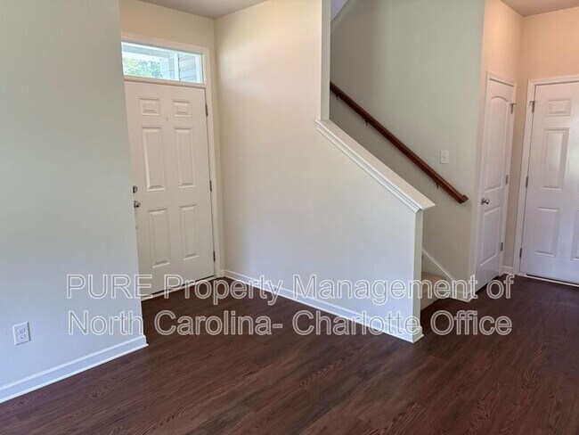 Building Photo - 613 Oak Forest Lane