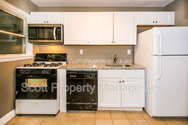 Building Photo - 8627 Willow Oak Rd