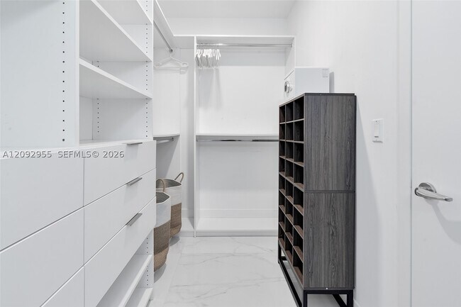 Building Photo - 16901 Collins Ave