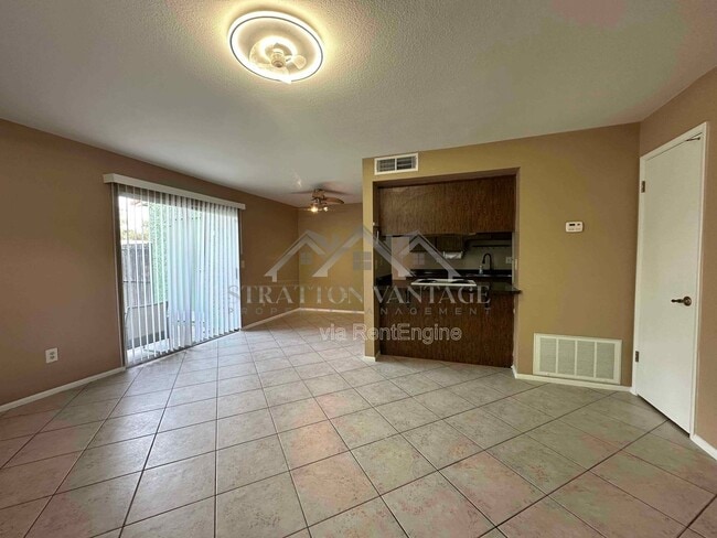 Building Photo - 10203 N 7th Pl