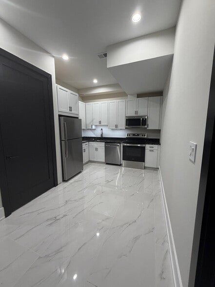 Kitchen - 4313 Starr Jordan Dr