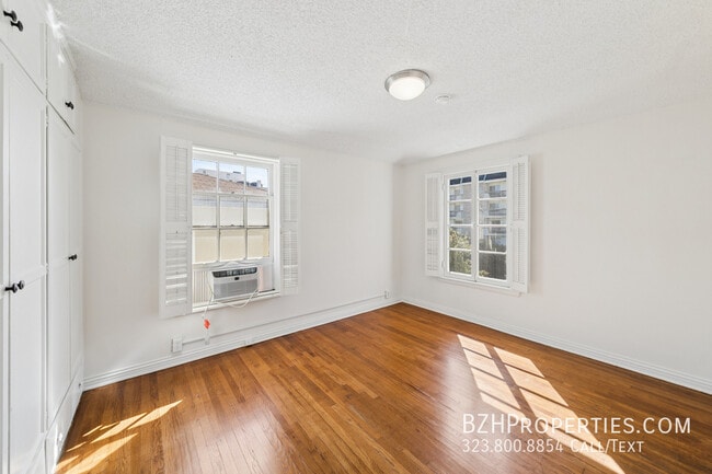 Building Photo - 1284 S Beverly Glen Blvd