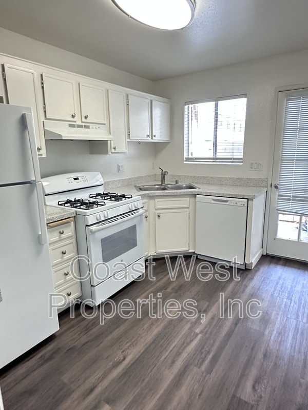 Building Photo - 3551 Roosevelt St