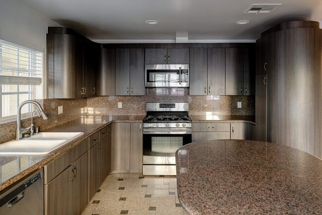 Building Photo - 4356 Kingswell Ave