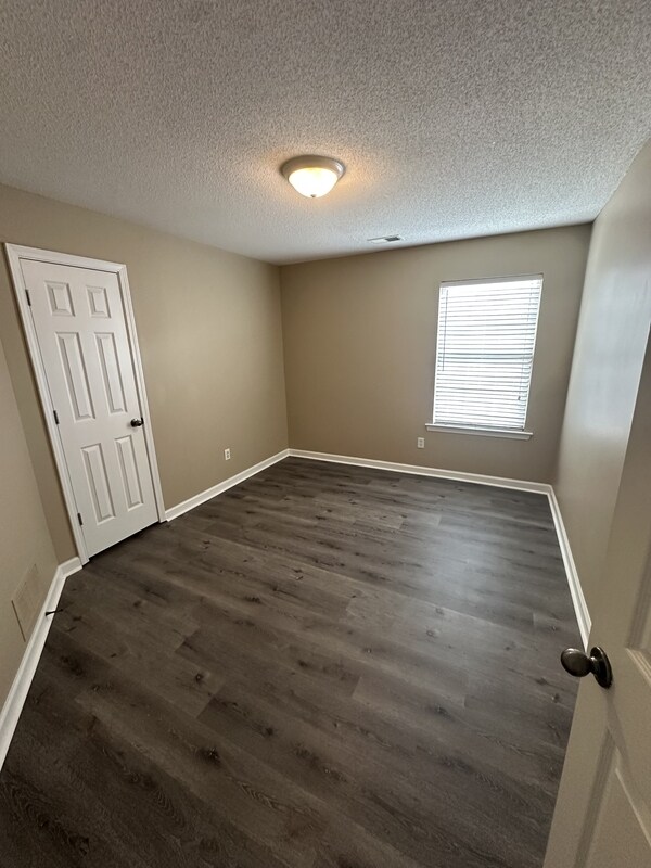 Building Photo - 6703 Einat Cove