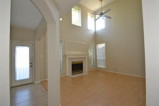 Building Photo - 15406 Amesbury Ln