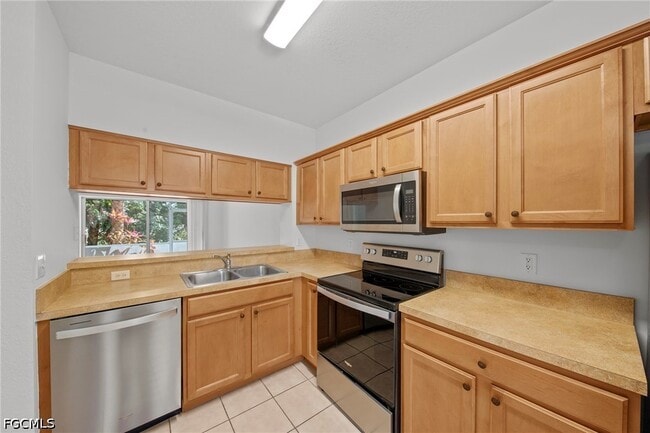 Building Photo - 8273 Pacific Beach Dr