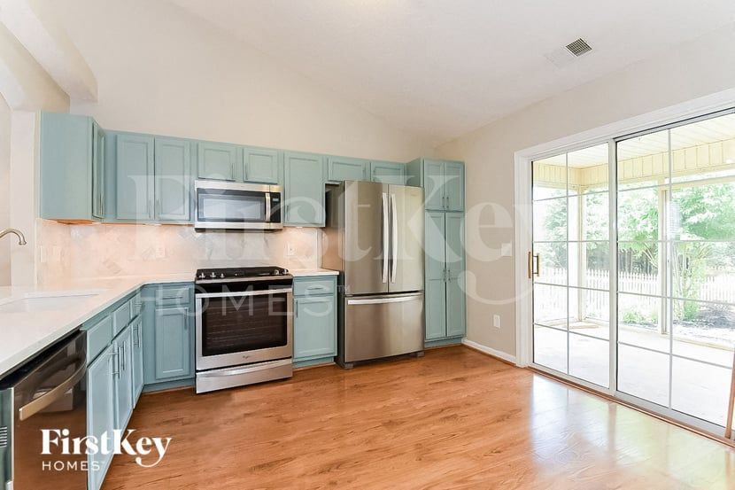Building Photo - 307 White Oak Way