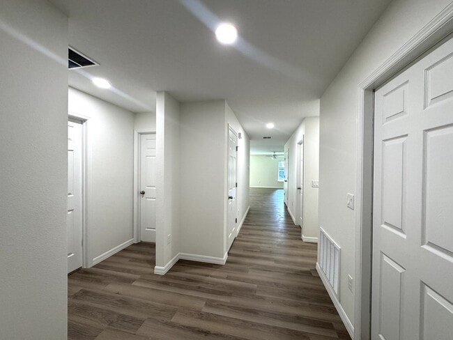 Building Photo - 115 N Hillside Ave