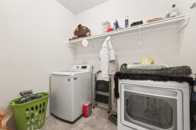 Building Photo - 28423 Aubrey Orchard Ln