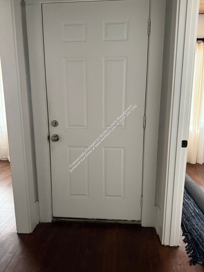 Building Photo - 18th and Filbert St