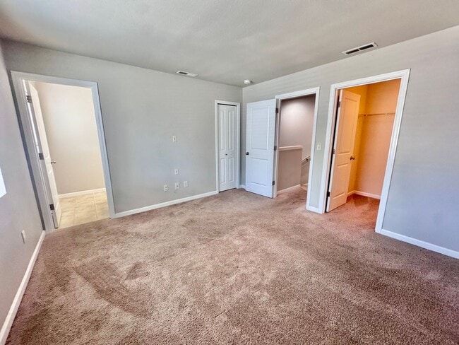 Building Photo - 207 NE 52nd St