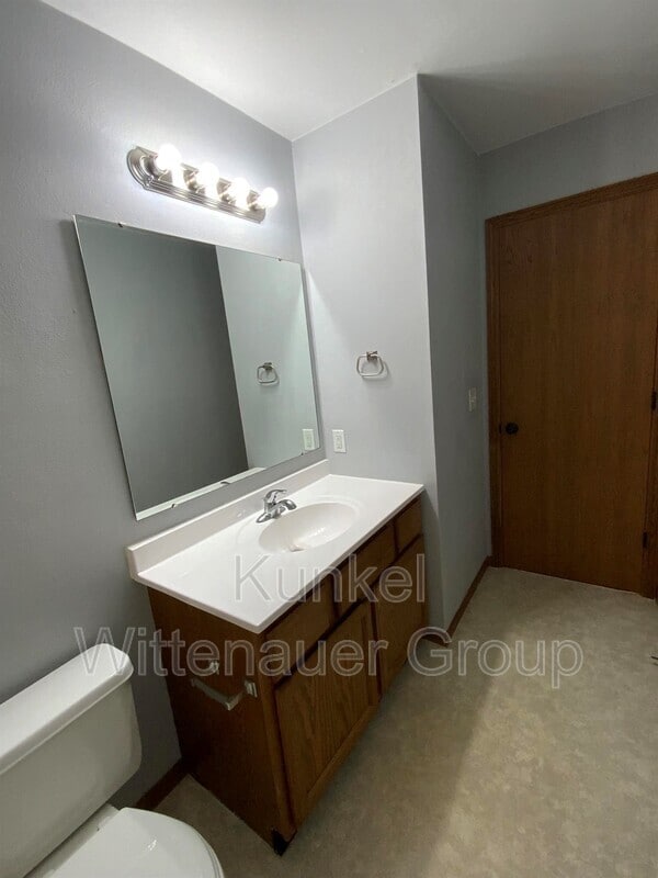 Building Photo - 285 Eagle Ridge