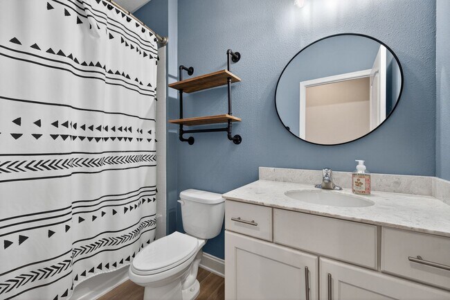 Building Photo - Resort-Style Living!