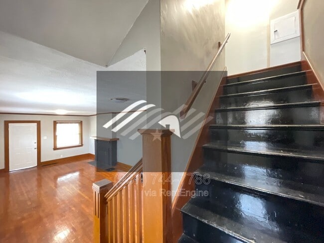 Building Photo - 2411 N Main St