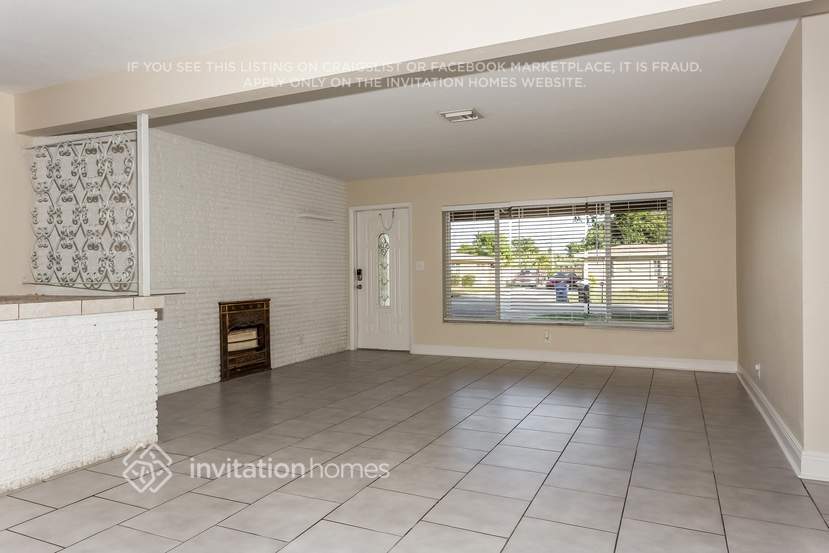 Building Photo - 533 W Dayton Cir