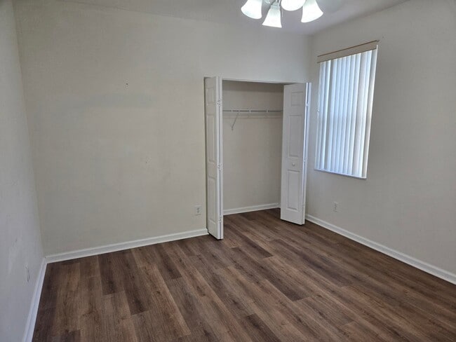 Building Photo - 2926 E Fontana Ct