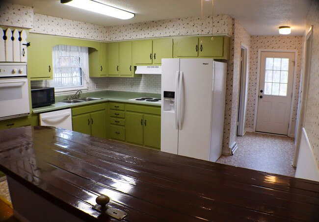 Building Photo - Cute brick ranch 3 bedroom, 2 bathroom in ...