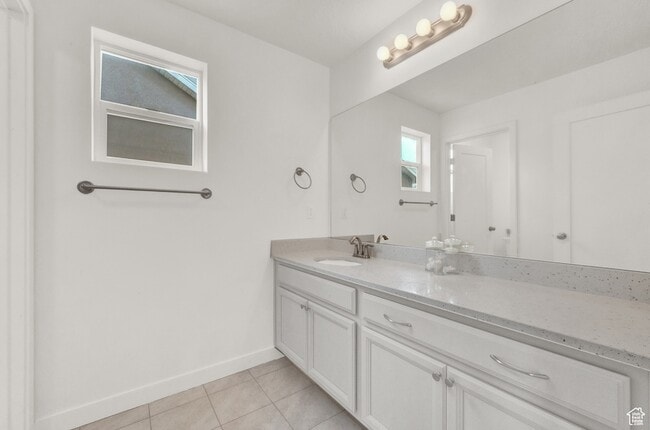 Building Photo - 15162 S Cantle Dr