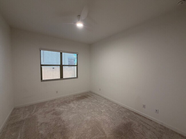Building Photo - 20119 W Pinchot Dr