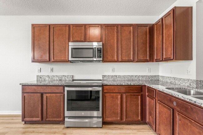Building Photo - Charming 3 Bed, 2 Bath with Scenic Views i...