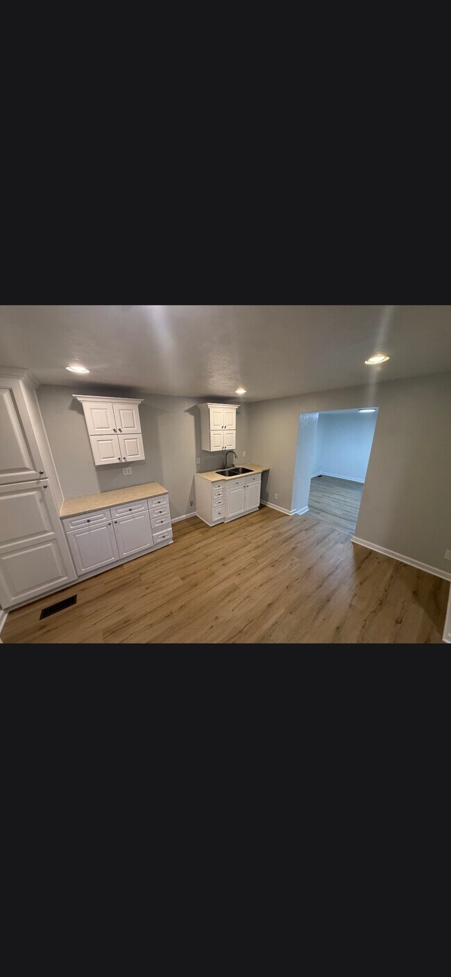 Building Photo - 12 Kuntz St
