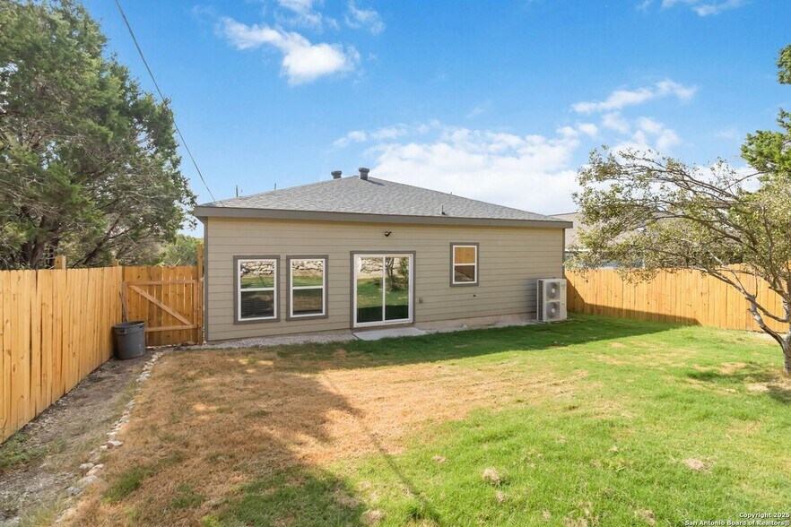 Building Photo - 567 Hummingbird Hill