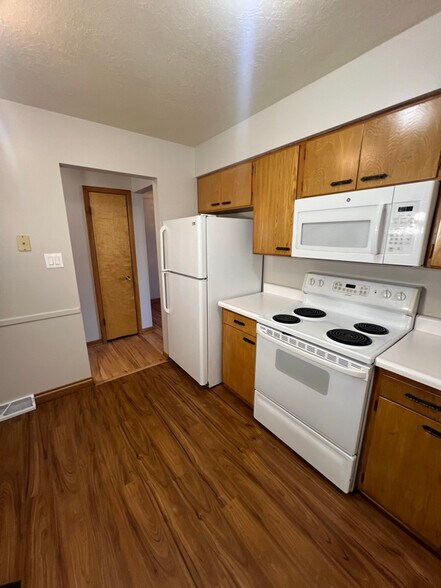 Building Photo - 6210 Franklin Ave