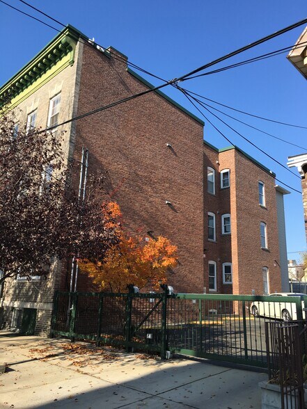 Primary Photo - 358 Summer Ave