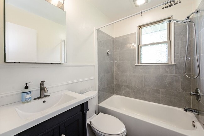 Building Photo - 9507 Stockbridge Dr