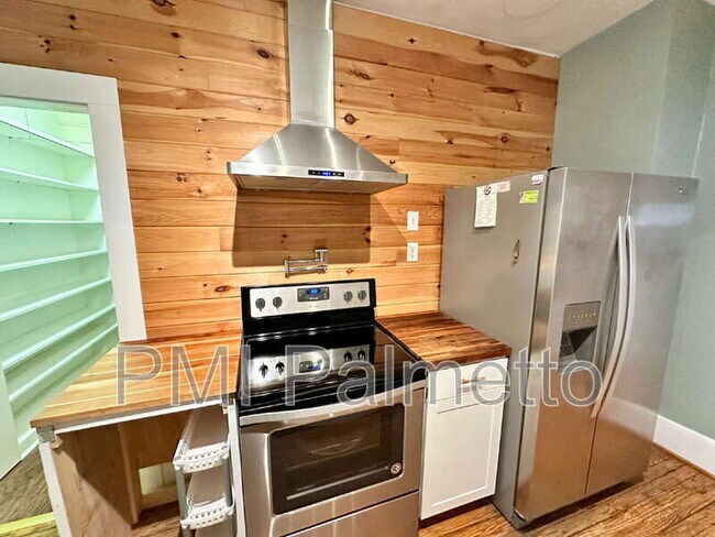 Building Photo - 2817 Columbia Ave