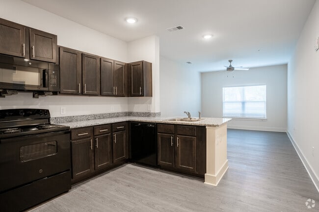 2BR, 1BA - 866SF - Kitchen - Meredith Park