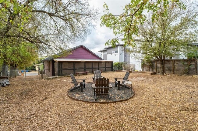 Building Photo - 2804 Crest Ave