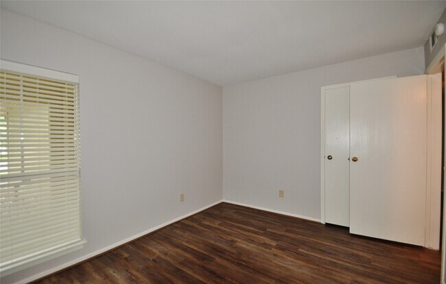 Building Photo - 83 Marabou Pl
