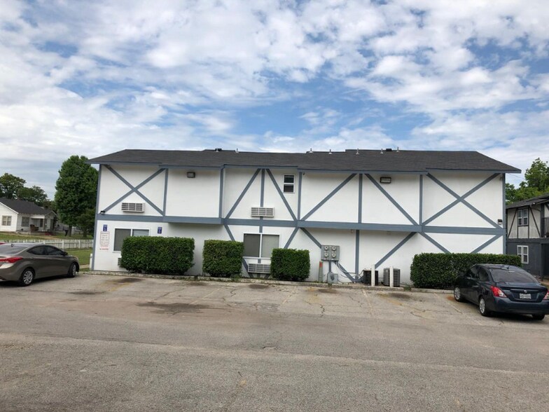 Building Photo - 1701 NW 29th St