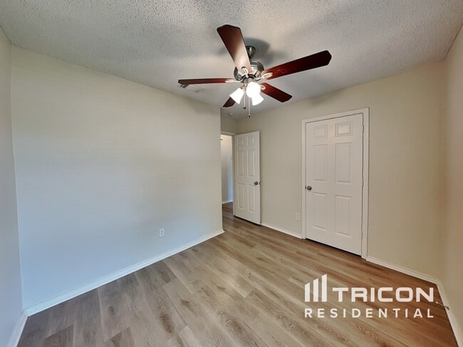 Building Photo - 615 Sherman Dr