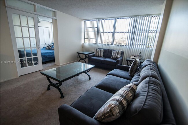 Building Photo - 2017 S Ocean Dr