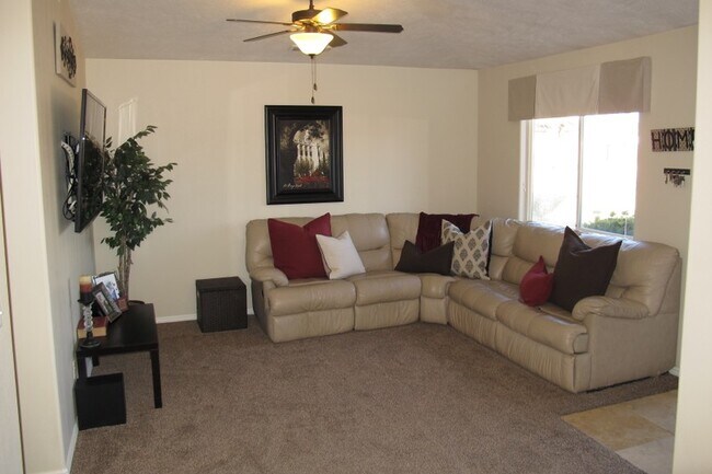 Building Photo - 444 Sunland Dr