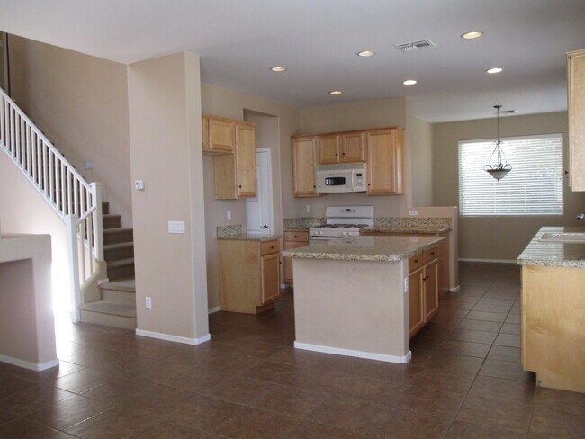 Building Photo - Beautiful Gilbert Home w/2 Master Bedrooms...