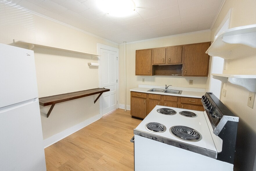 kitchen with dining counter - 39 Homer Ave