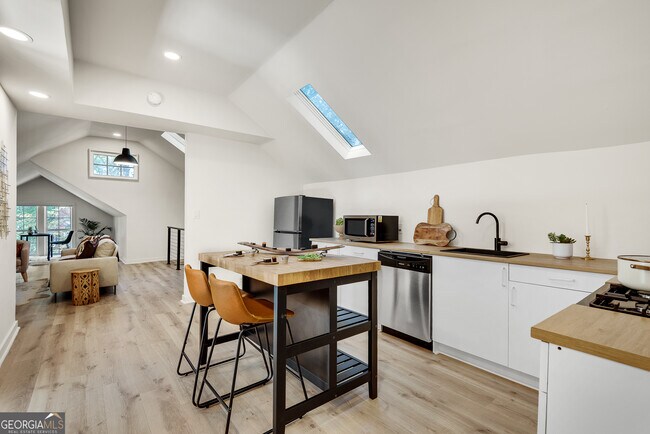 Building Photo - 901 Argonne Ave NE