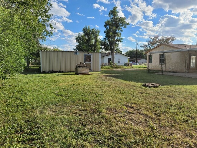 Building Photo - 4/2/2 TOTALLY renovated home