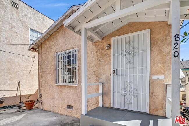 Building Photo - 820 S Grevillea Ave